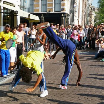 Spectakel op het plein: Musica Corda en Coba